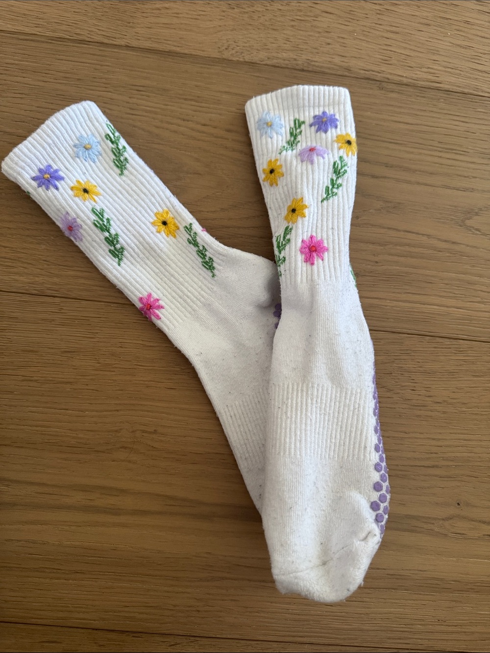 Lucky honey White Floral Grip Crew Socks - Women's Comfort - Picture 3 of 4